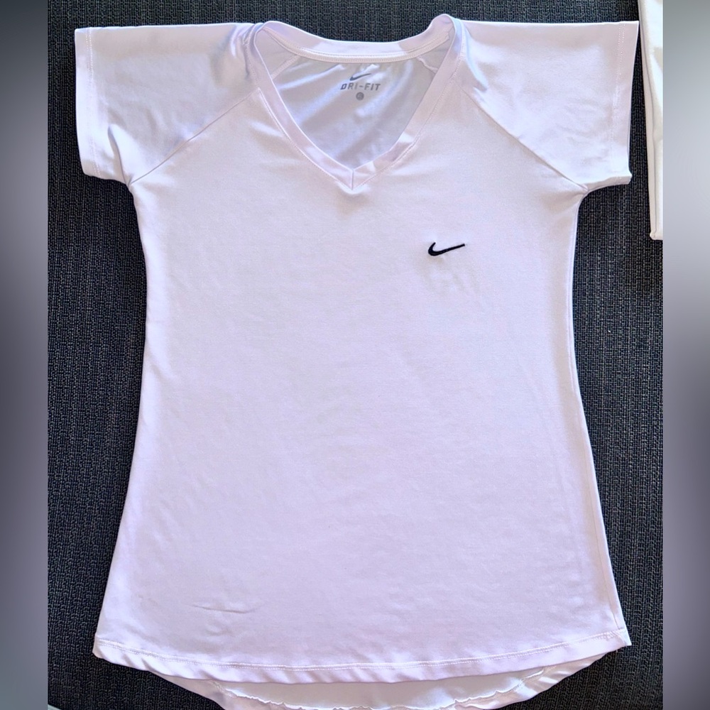 White Nike Dri -Fit shirt ✔️L/XL slim fit